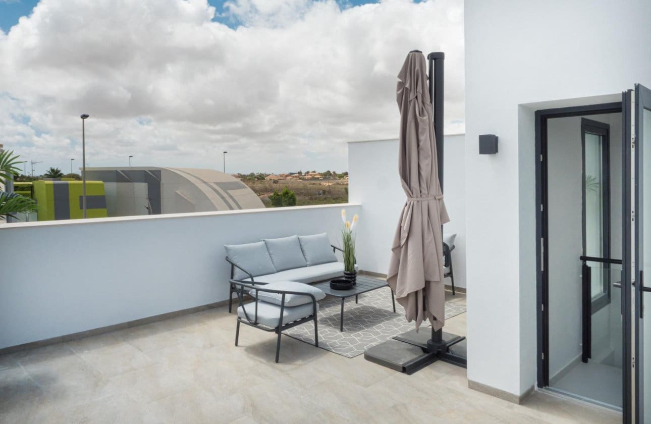 3 bedroom Villa for sale in San Pedro del Pinatar with pool - € 465,000 (Ref: 9428978)