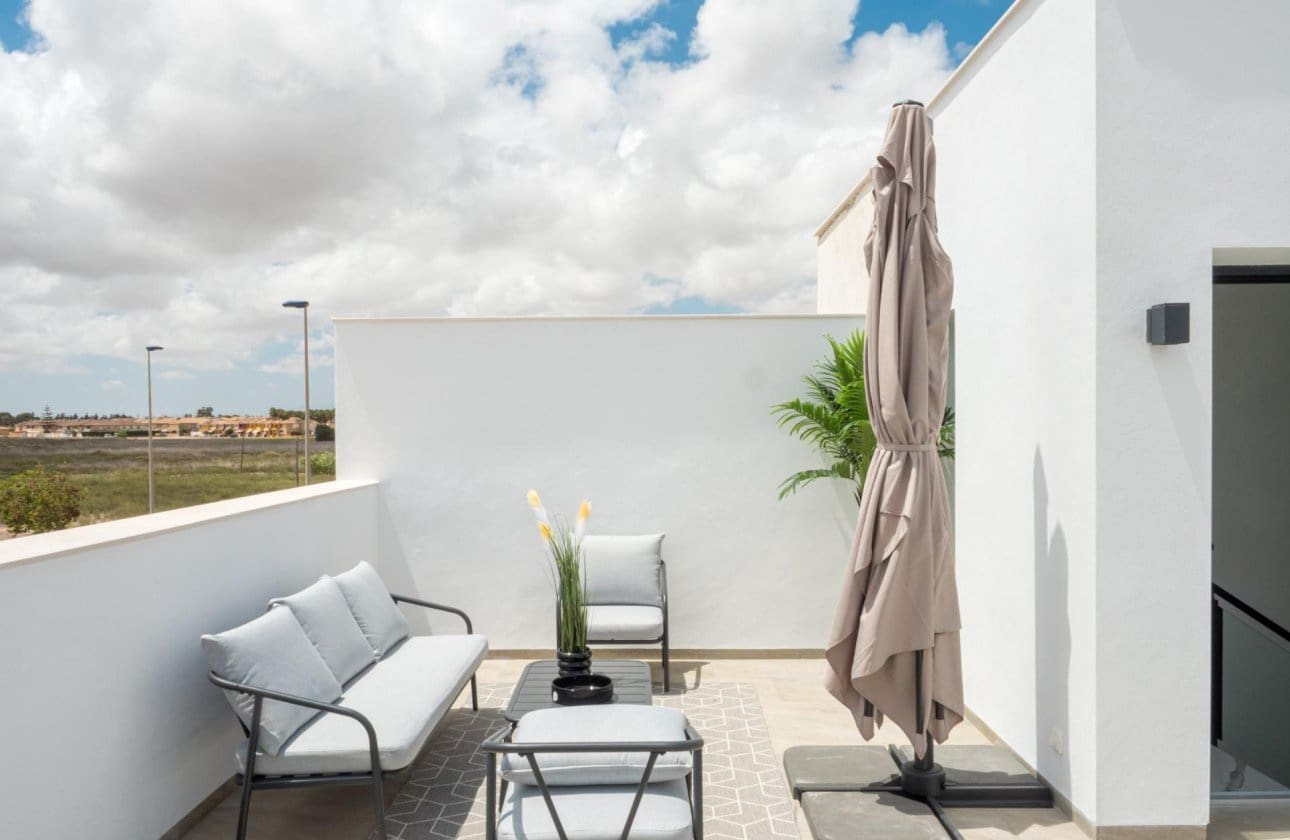 3 bedroom Villa for sale in San Pedro del Pinatar with pool - € 465,000 (Ref: 9428978)