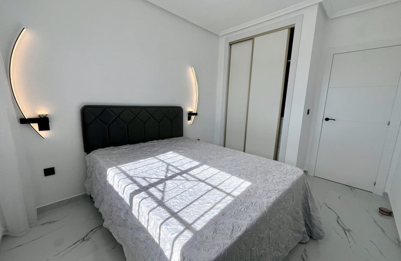 1 soveværelse Penthouse til salg i Playa Flamenca med swimmingpool - € 170.000 (Ref: 9428981)