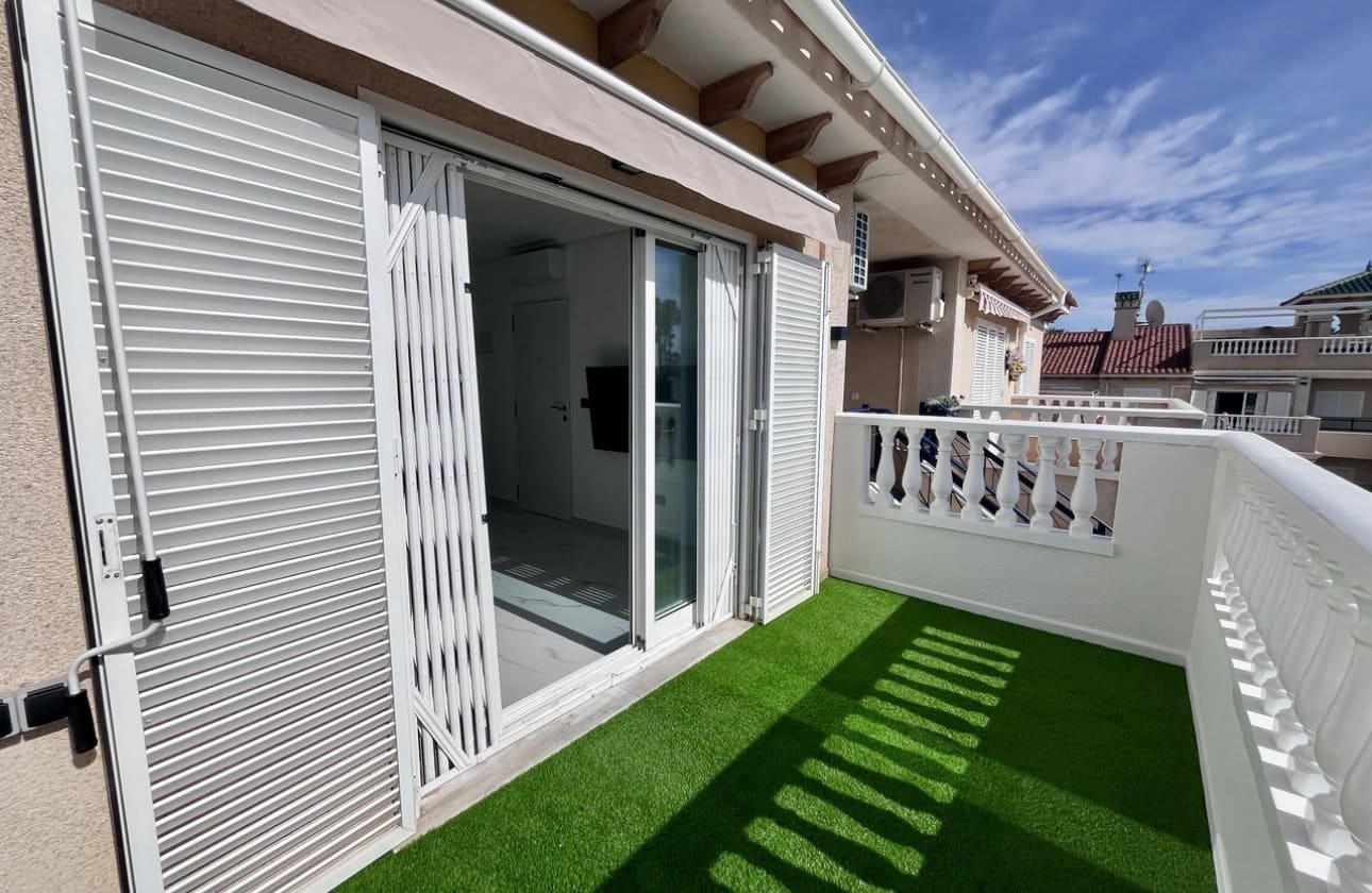 1 soveværelse Penthouse til salg i Playa Flamenca med swimmingpool - € 170.000 (Ref: 9428981)
