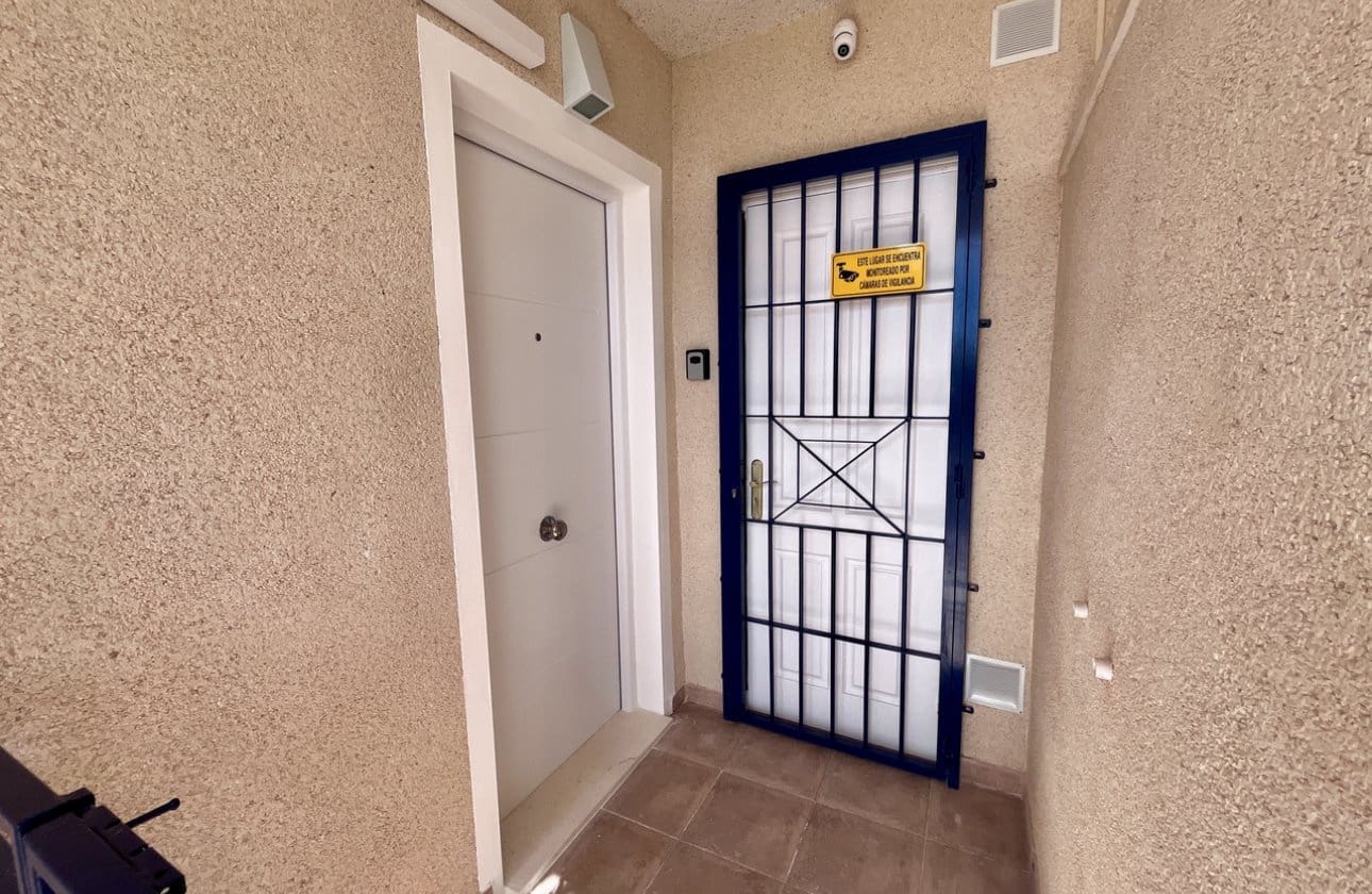 1 soveværelse Penthouse til salg i Playa Flamenca med swimmingpool - € 170.000 (Ref: 9428981)