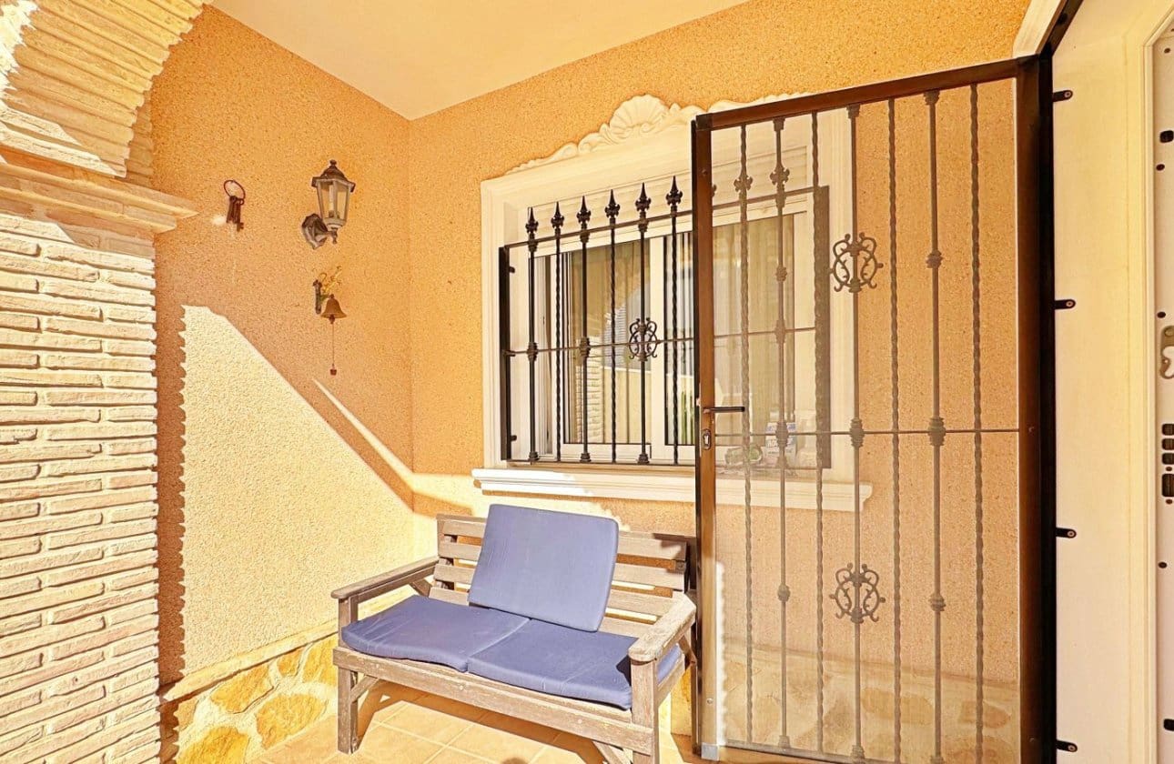 Casa de 3 habitaciones en Villamartin en venta - 275.900 € (Ref: 9428982)
