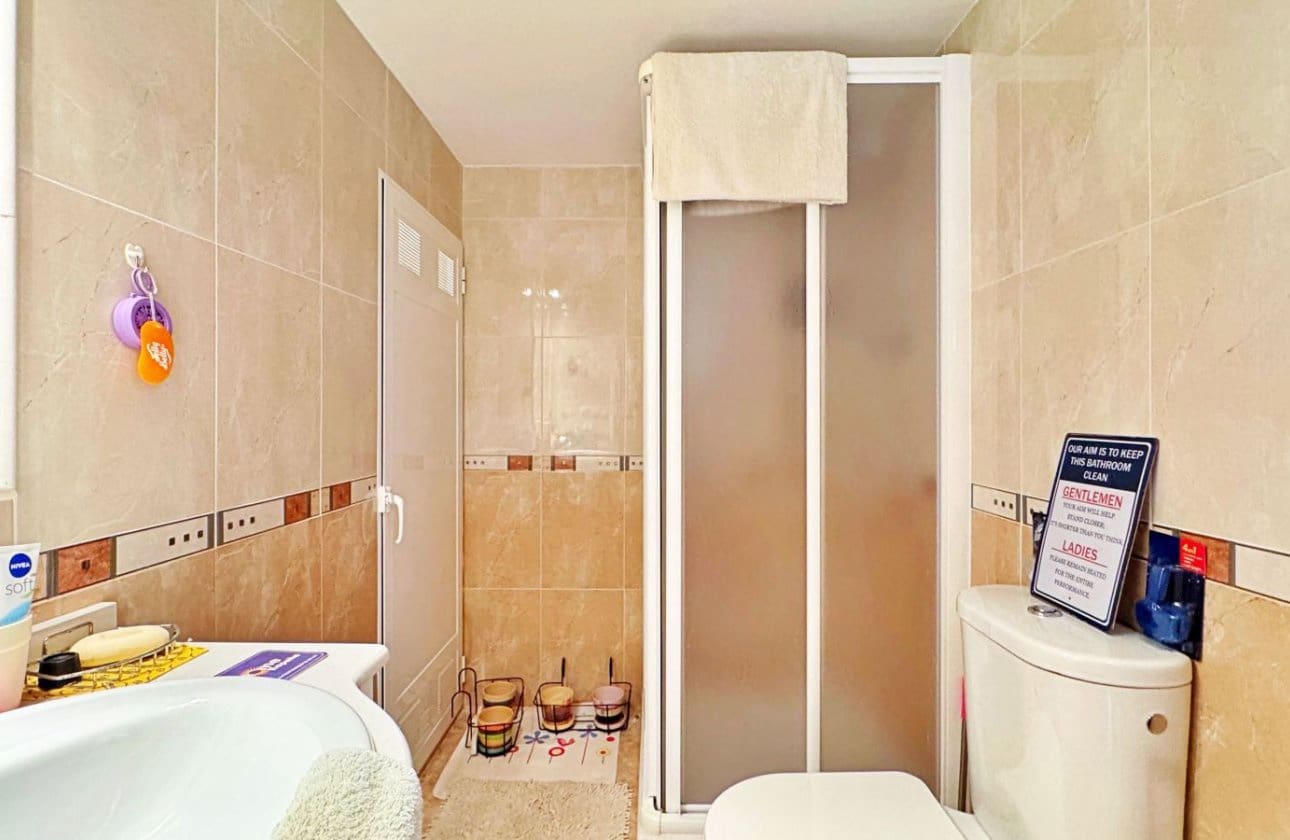 Casa de 3 habitaciones en Villamartin en venta - 275.900 € (Ref: 9428982)