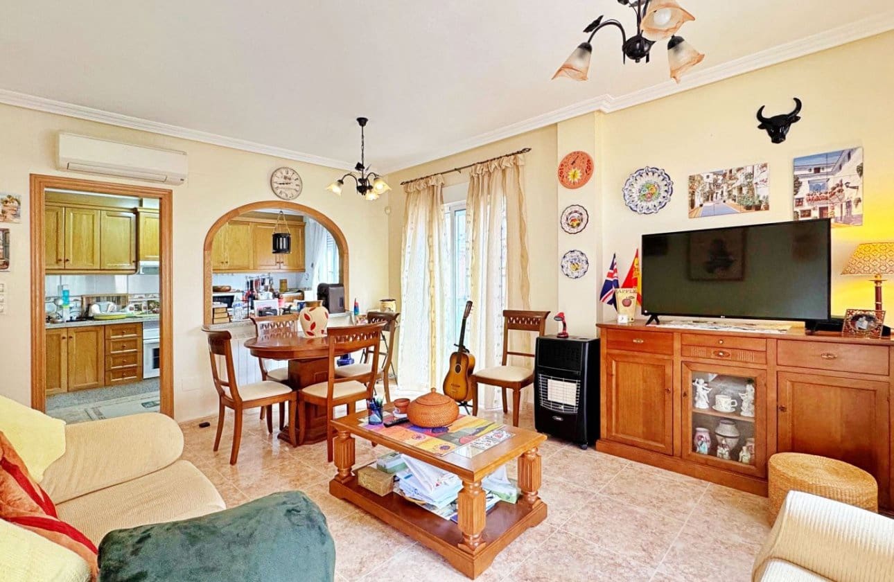 Casa de 3 habitaciones en Villamartin en venta - 275.900 € (Ref: 9428982)