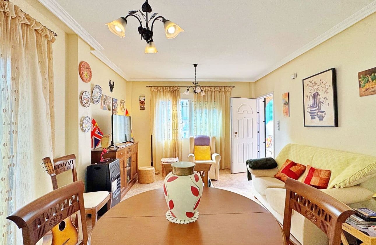 Casa de 3 habitaciones en Villamartin en venta - 275.900 € (Ref: 9428982)