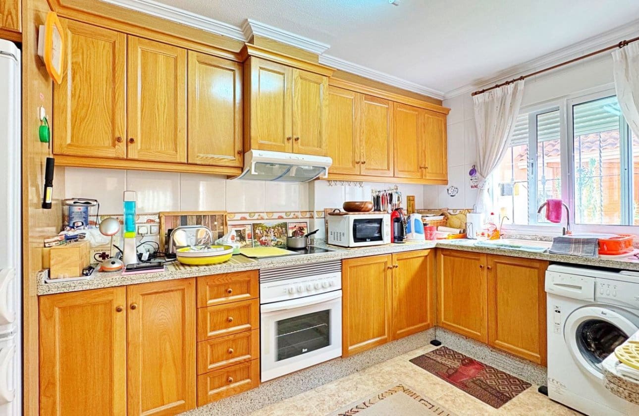 Casa de 3 habitaciones en Villamartin en venta - 275.900 € (Ref: 9428982)