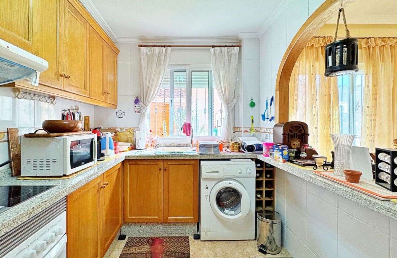 Casa de 3 habitaciones en Villamartin en venta - 275.900 € (Ref: 9428982)