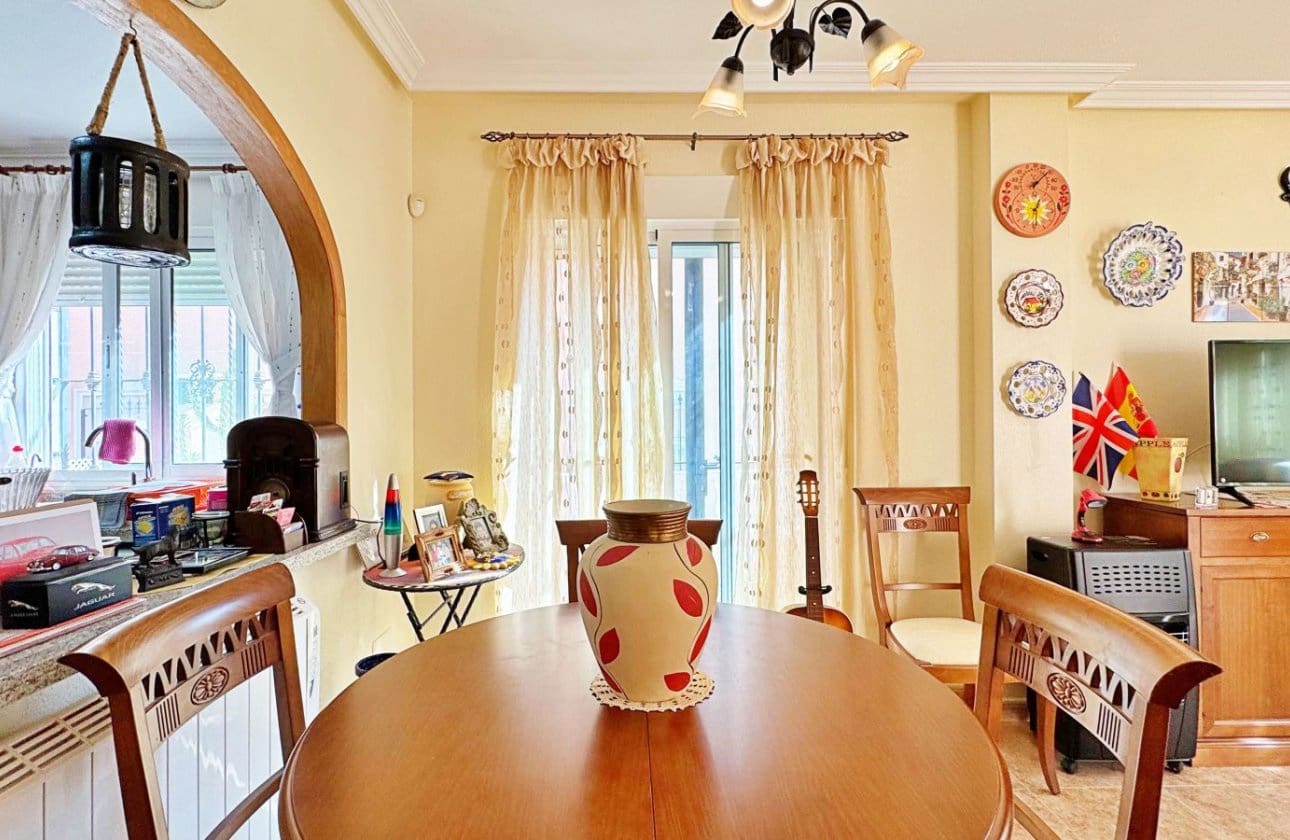 Casa de 3 habitaciones en Villamartin en venta - 275.900 € (Ref: 9428982)