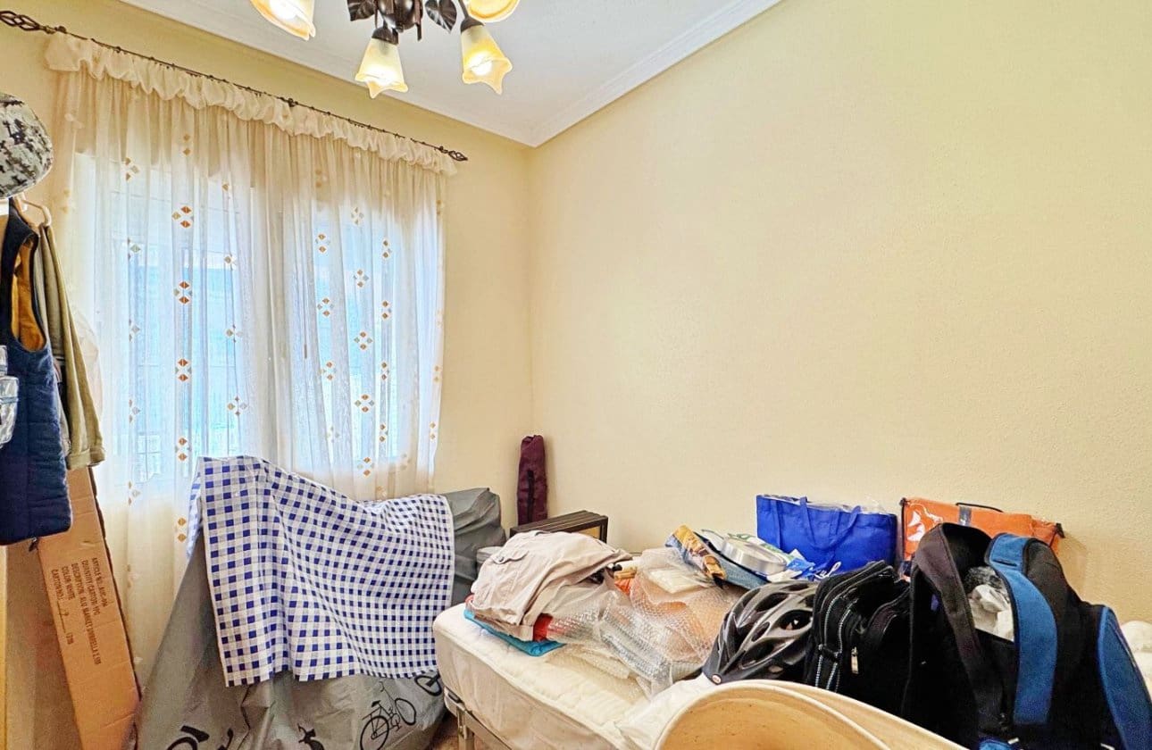 Casa de 3 habitaciones en Villamartin en venta - 275.900 € (Ref: 9428982)