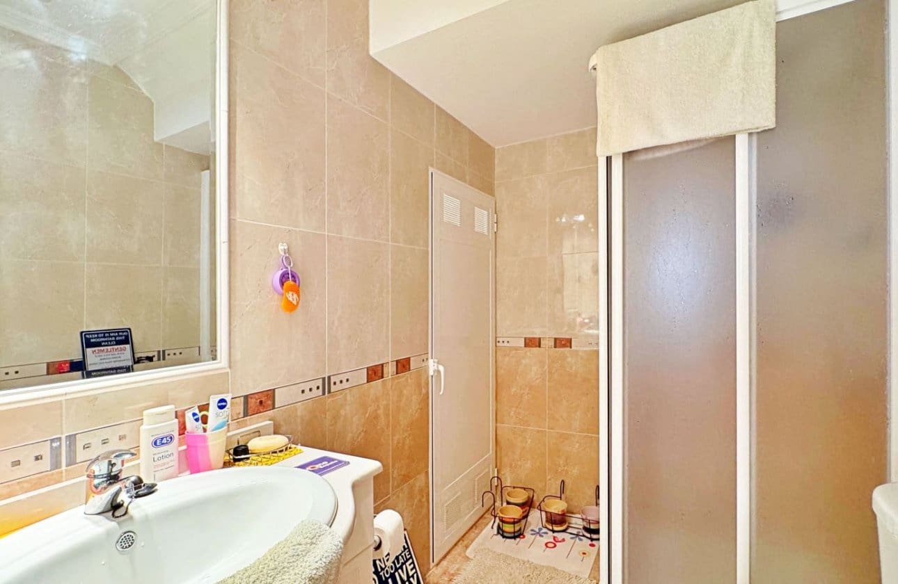 Casa de 3 habitaciones en Villamartin en venta - 275.900 € (Ref: 9428982)