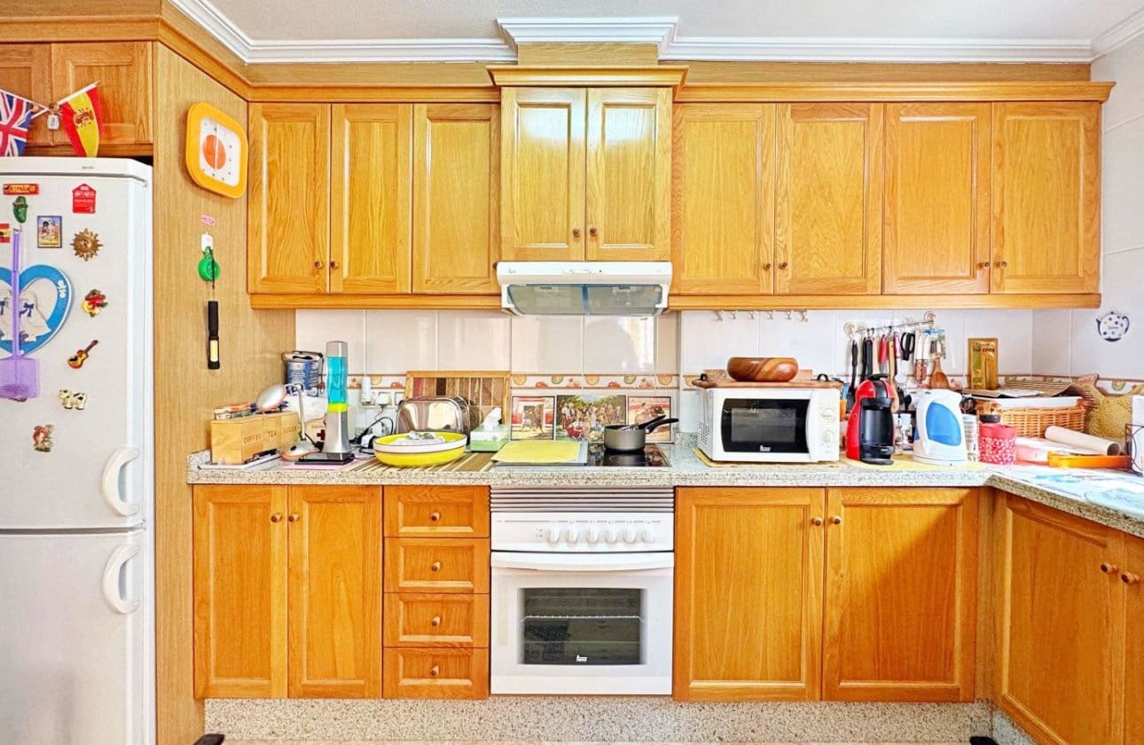 Casa de 3 habitaciones en Villamartin en venta - 275.900 € (Ref: 9428982)