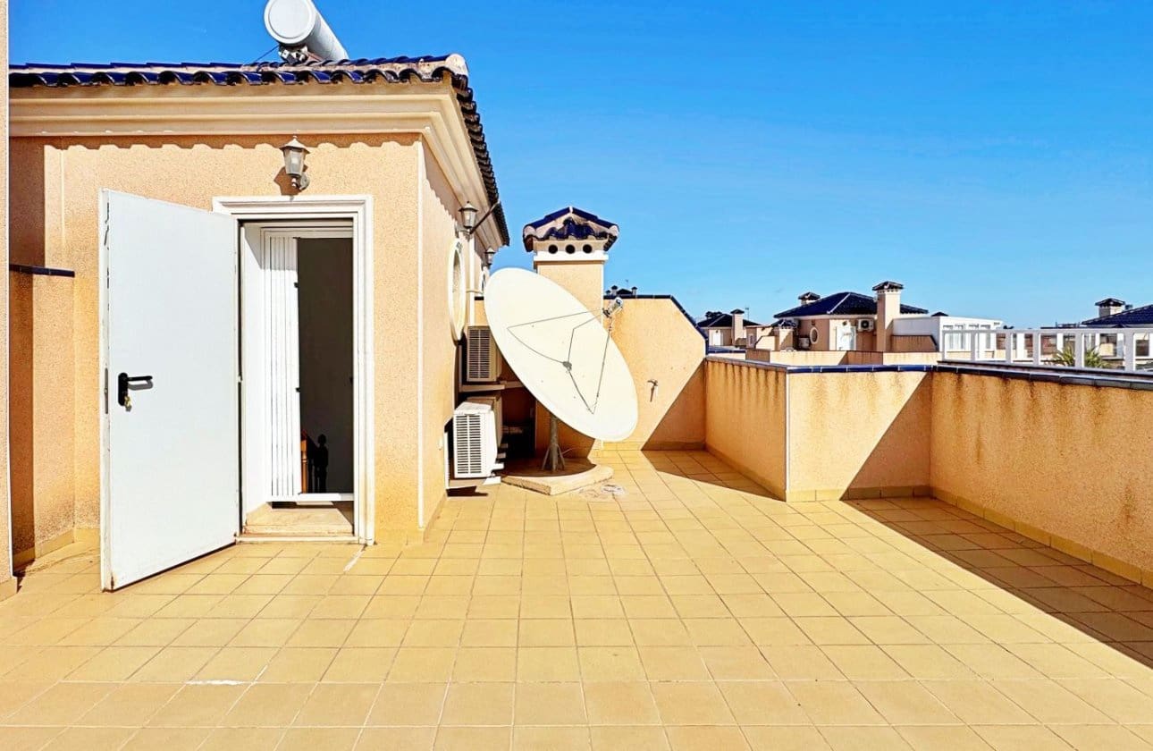 Casa de 3 habitaciones en Villamartin en venta - 275.900 € (Ref: 9428982)