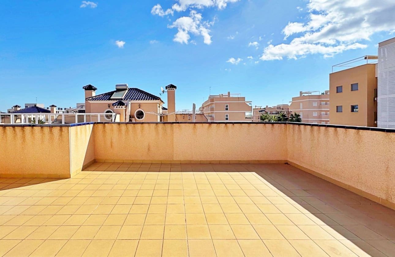 Casa de 3 habitaciones en Villamartin en venta - 275.900 € (Ref: 9428982)
