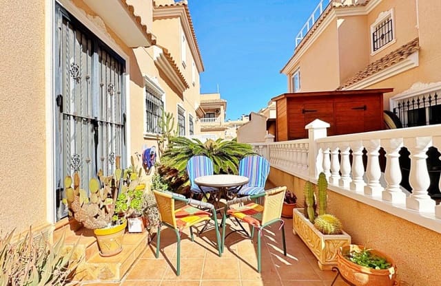 Casa de 3 habitaciones en Villamartin, Orihuela en venta - 275.900 € (Ref: 9428982)