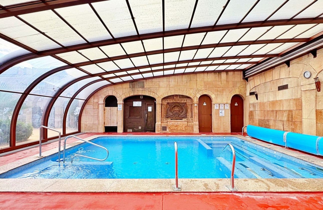 Casa de 3 habitaciones en Villamartin en venta - 275.900 € (Ref: 9428982)