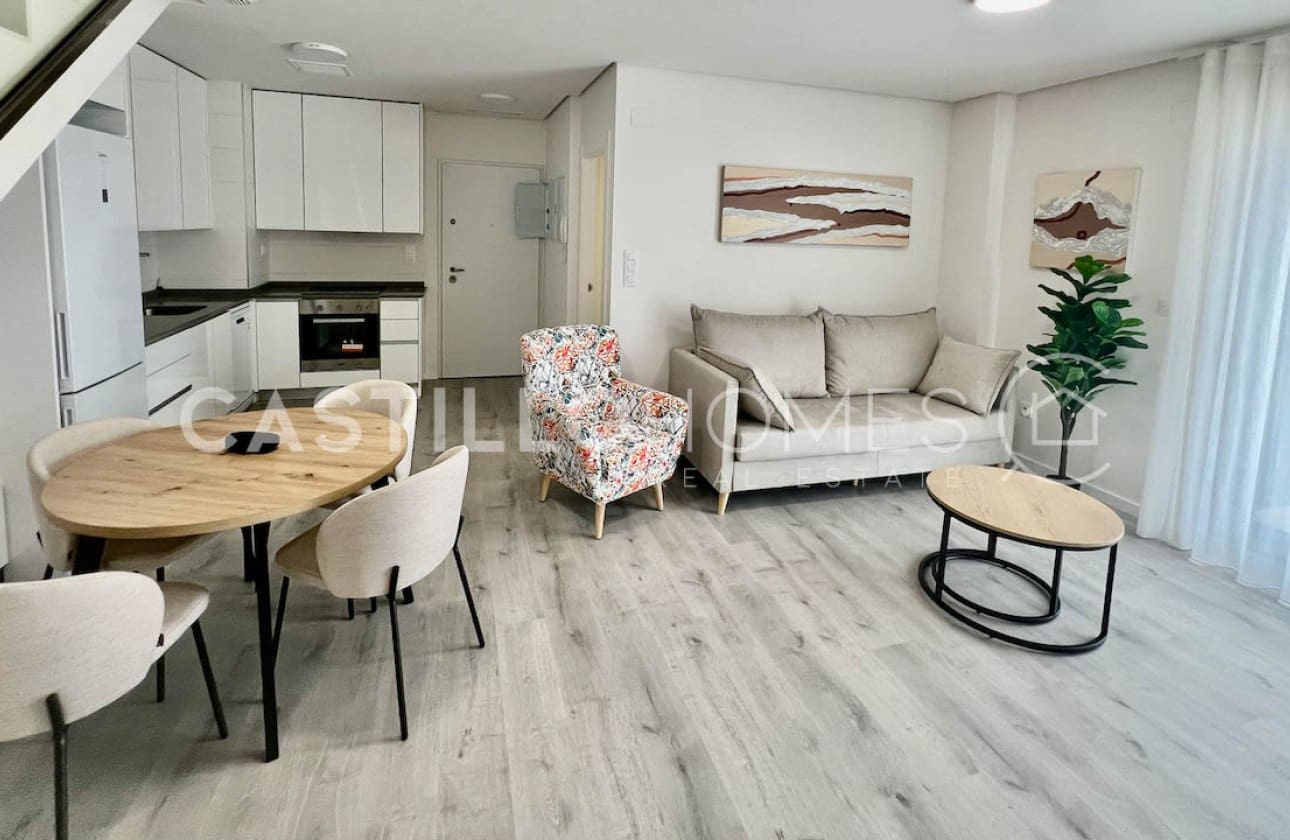 Ático de 3 habitaciones en Villamartin en venta con piscina - 380.000 € (Ref: 9428983)