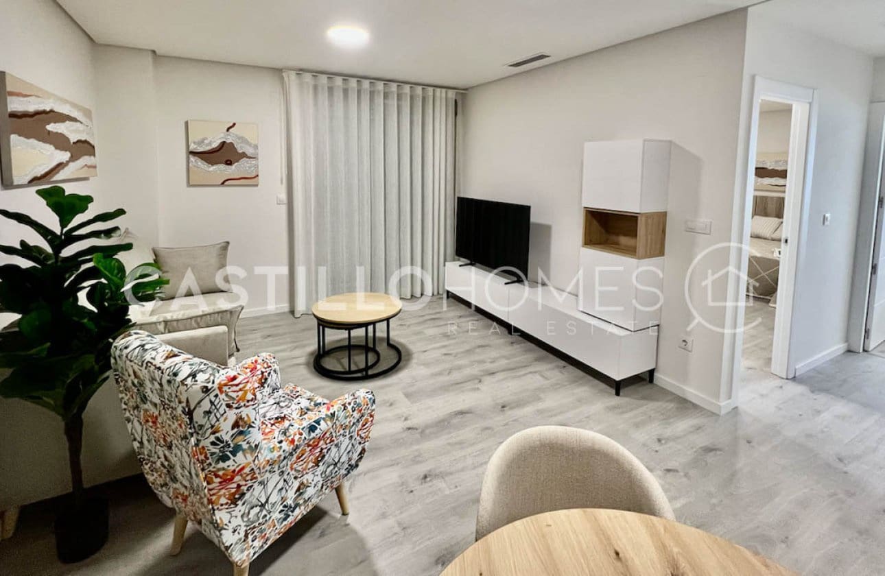 Ático de 3 habitaciones en Villamartin en venta con piscina - 380.000 € (Ref: 9428983)