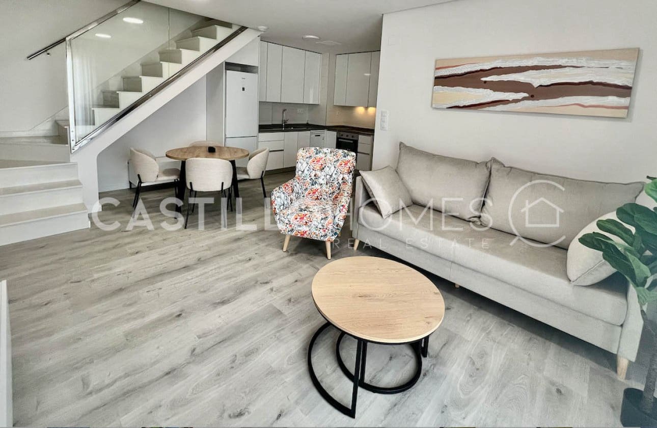 Ático de 3 habitaciones en Villamartin en venta con piscina - 380.000 € (Ref: 9428983)