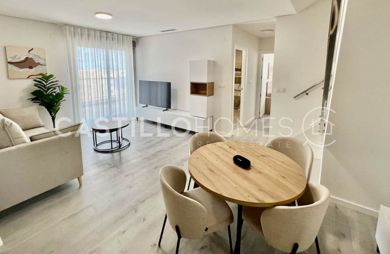 Ático de 3 habitaciones en Villamartin en venta con piscina - 380.000 € (Ref: 9428983)