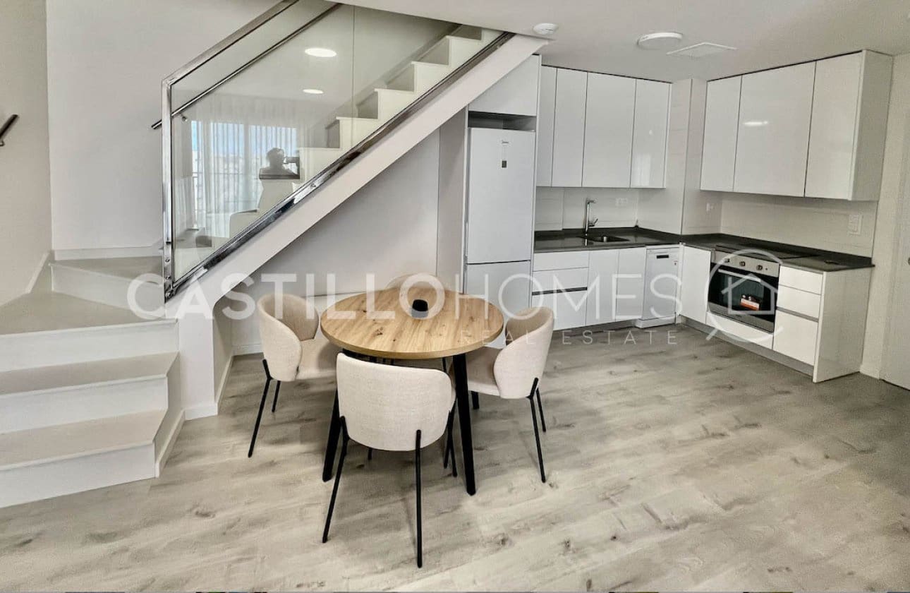 Ático de 3 habitaciones en Villamartin en venta con piscina - 380.000 € (Ref: 9428983)