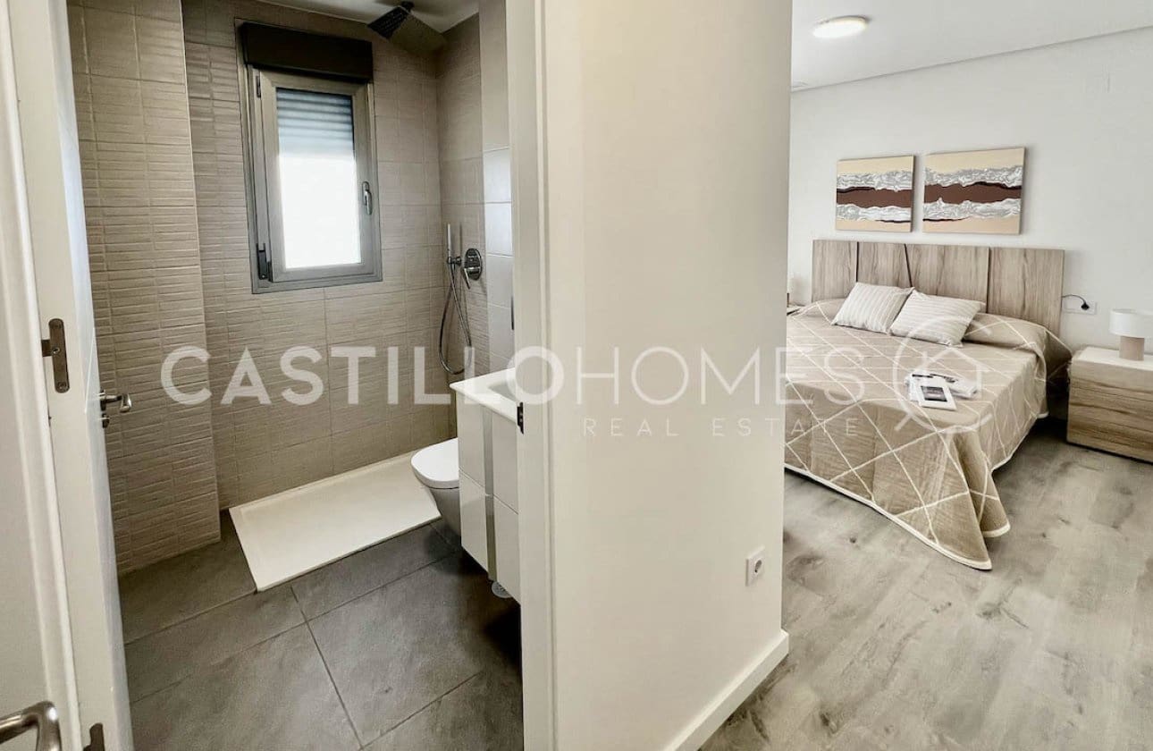 Ático de 3 habitaciones en Villamartin en venta con piscina - 380.000 € (Ref: 9428983)