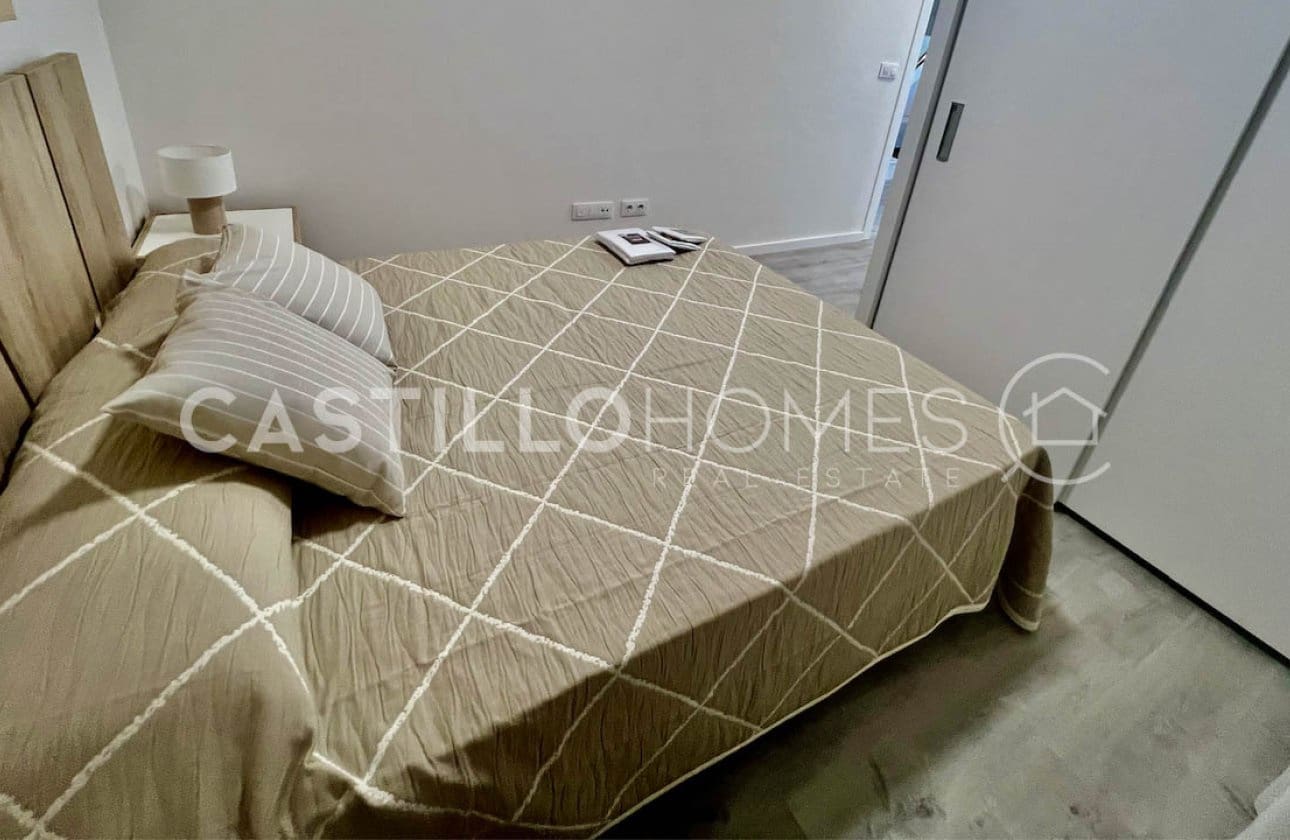 Ático de 3 habitaciones en Villamartin en venta con piscina - 380.000 € (Ref: 9428983)