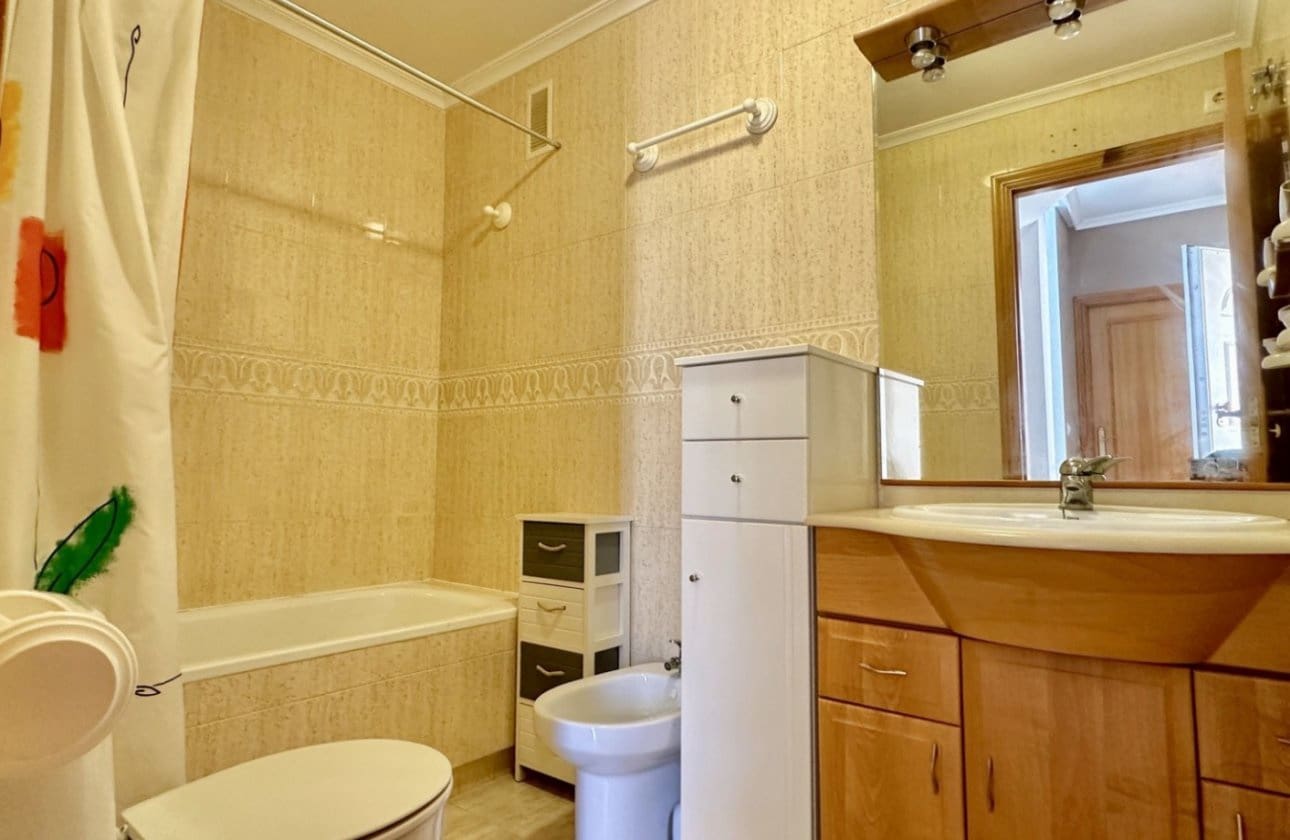 3 Zimmer Apartment zu verkaufen in Playa Flamenca mit Pool - 289.000 € (Ref: 9428985)