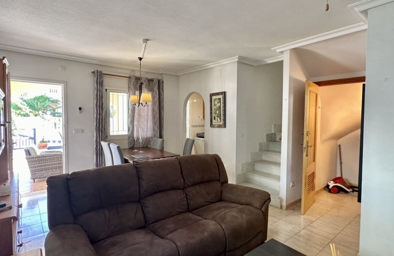 3 Zimmer Apartment zu verkaufen in Playa Flamenca mit Pool - 289.000 € (Ref: 9428985)