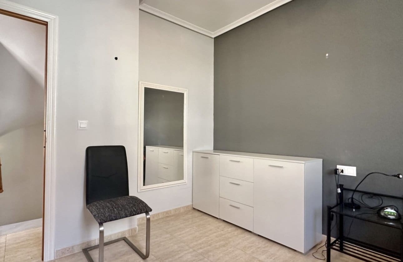 3 Zimmer Apartment zu verkaufen in Playa Flamenca mit Pool - 289.000 € (Ref: 9428985)