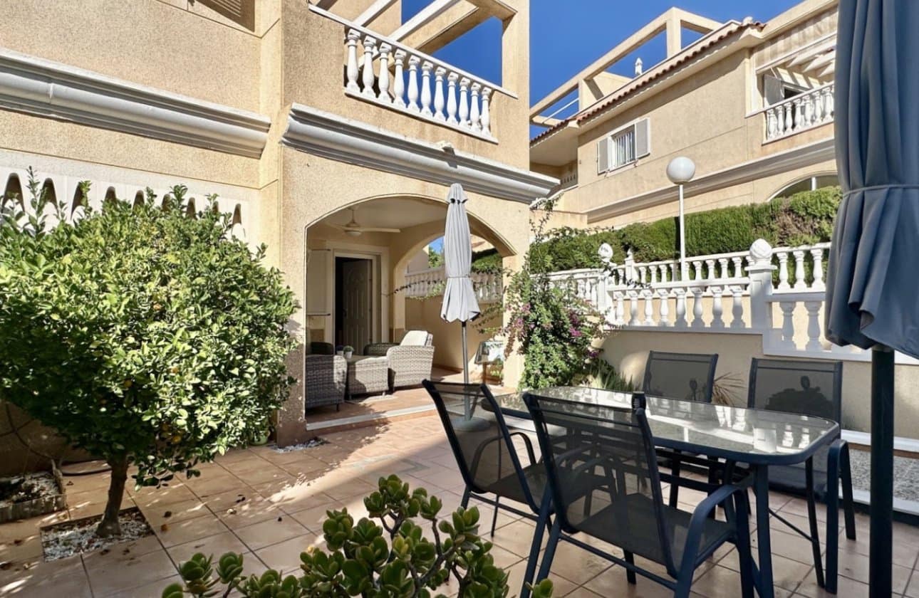 3 Zimmer Apartment zu verkaufen in Playa Flamenca mit Pool - 289.000 € (Ref: 9428985)