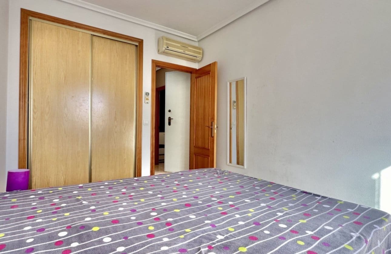 3 Zimmer Apartment zu verkaufen in Playa Flamenca mit Pool - 289.000 € (Ref: 9428985)