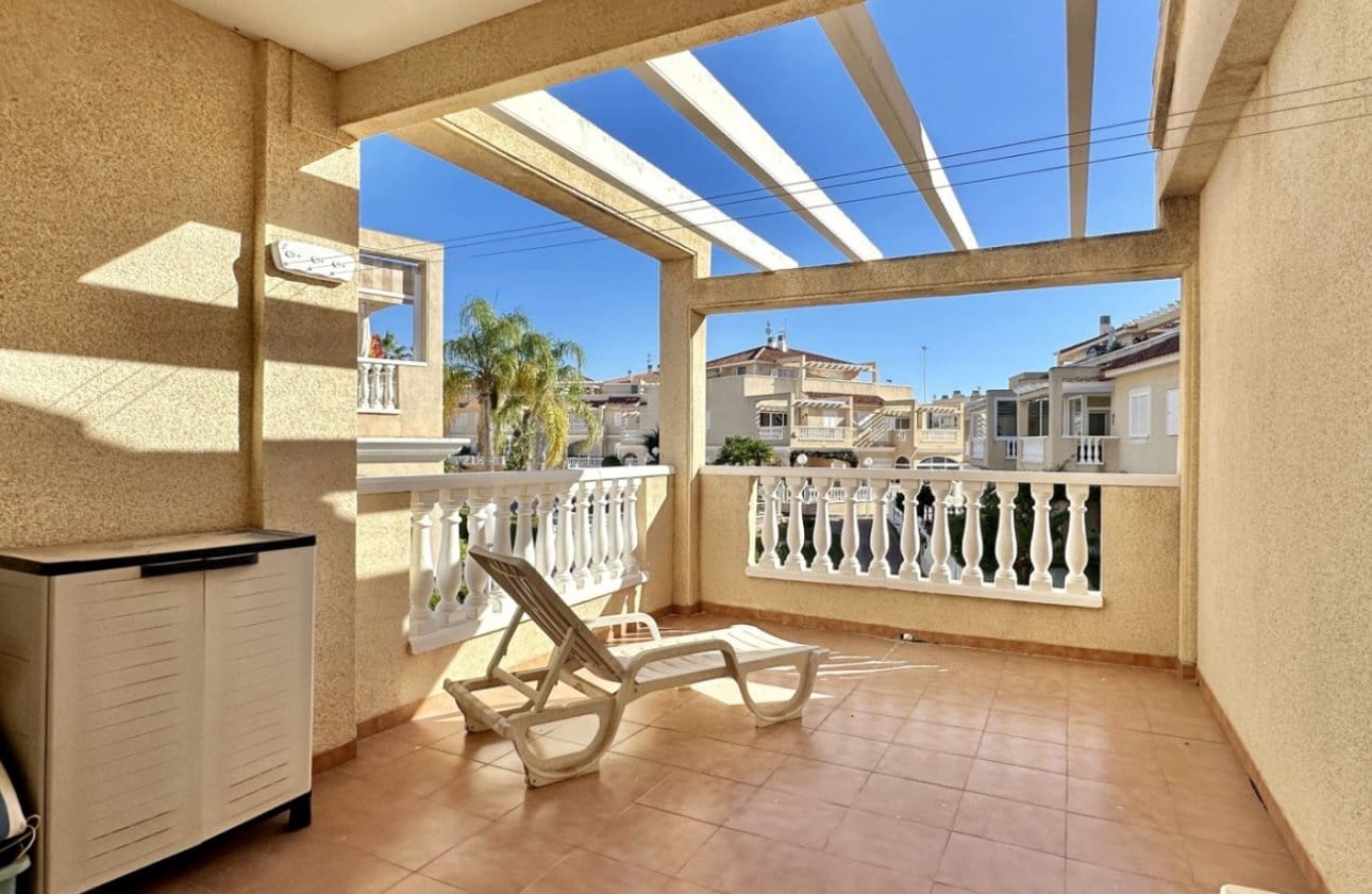 3 Zimmer Apartment zu verkaufen in Playa Flamenca mit Pool - 289.000 € (Ref: 9428985)