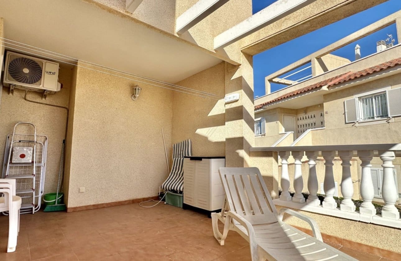 3 Zimmer Apartment zu verkaufen in Playa Flamenca mit Pool - 289.000 € (Ref: 9428985)