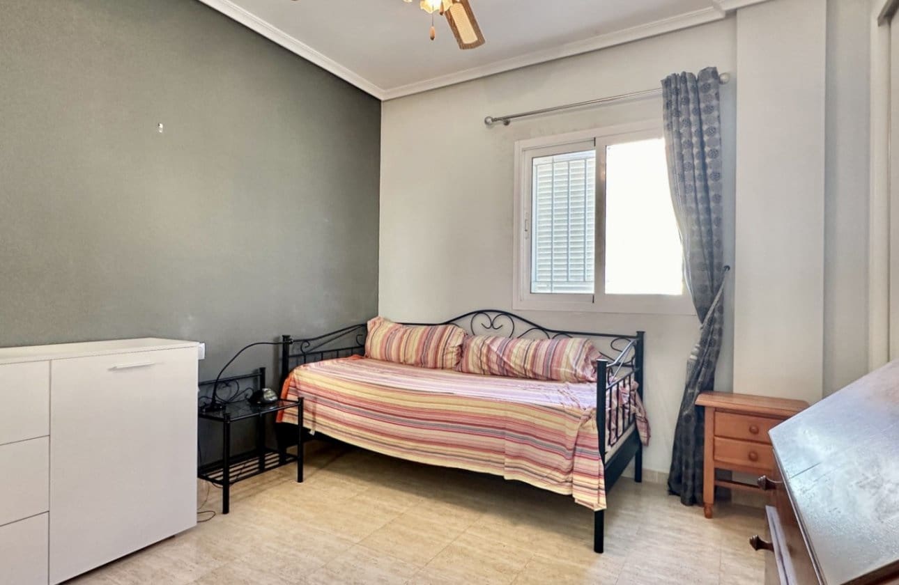 3 Zimmer Apartment zu verkaufen in Playa Flamenca mit Pool - 289.000 € (Ref: 9428985)