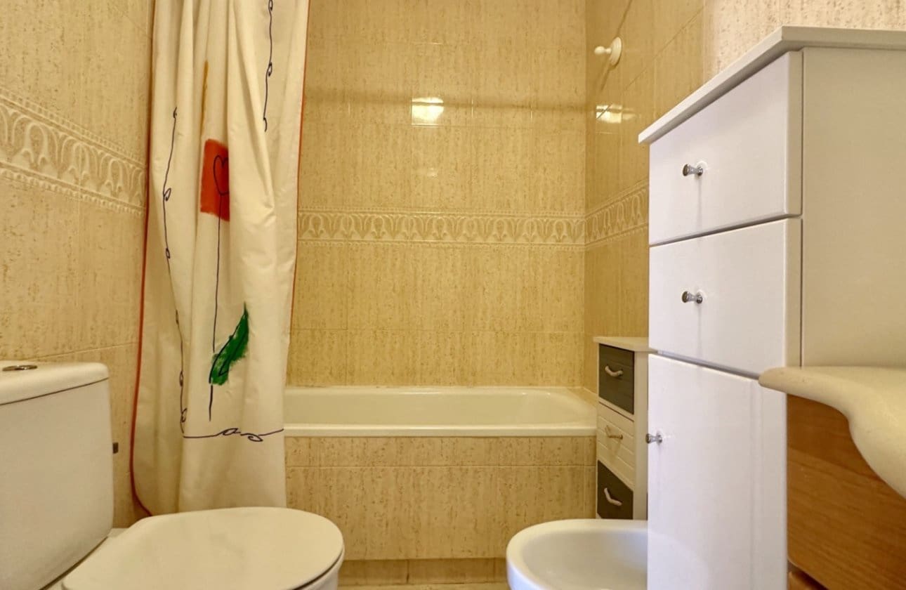 3 Zimmer Apartment zu verkaufen in Playa Flamenca mit Pool - 289.000 € (Ref: 9428985)