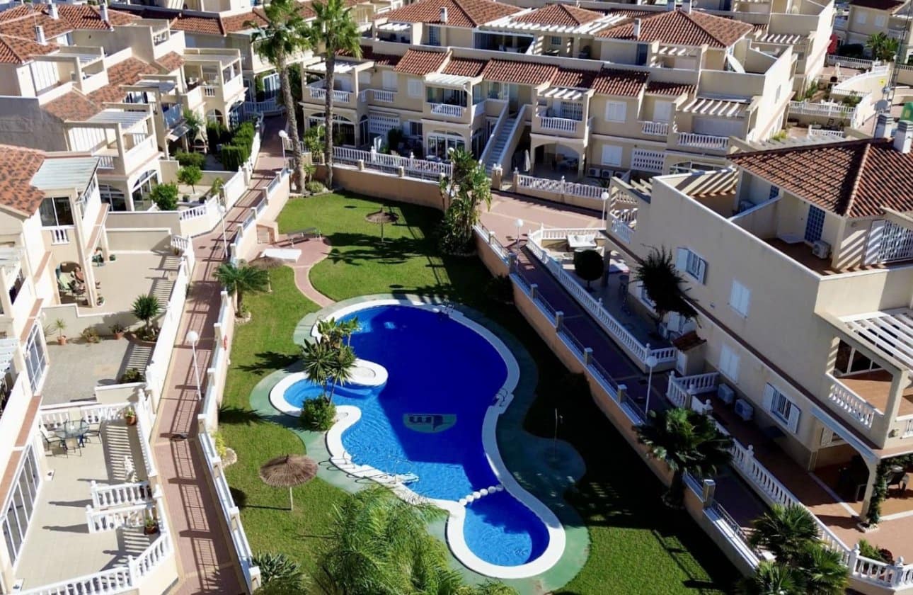 3 Zimmer Apartment zu verkaufen in Playa Flamenca mit Pool - 289.000 € (Ref: 9428985)