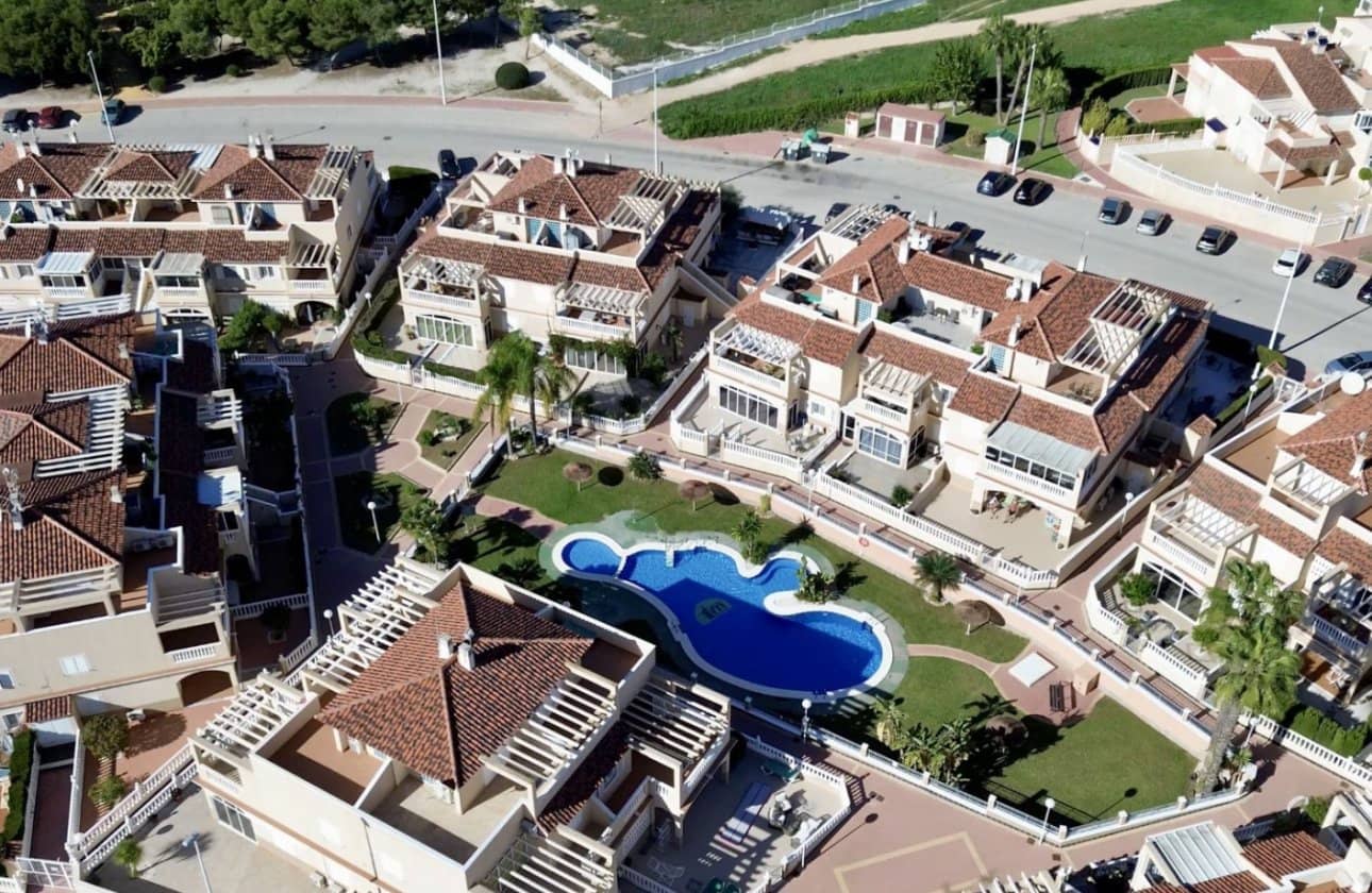 3 Zimmer Apartment zu verkaufen in Playa Flamenca mit Pool - 289.000 € (Ref: 9428985)