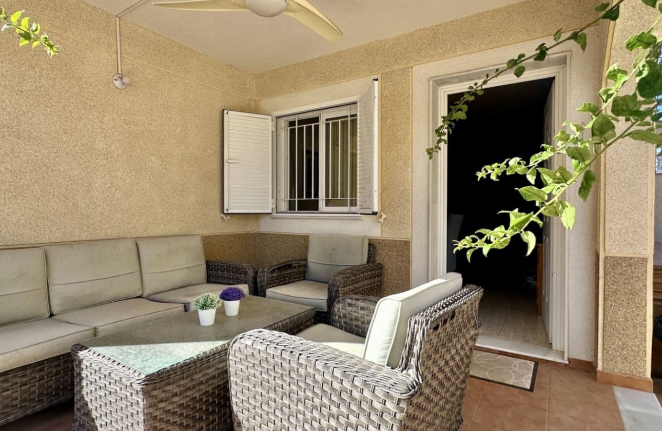 3 Zimmer Apartment zu verkaufen in Playa Flamenca mit Pool - 289.000 € (Ref: 9428985)