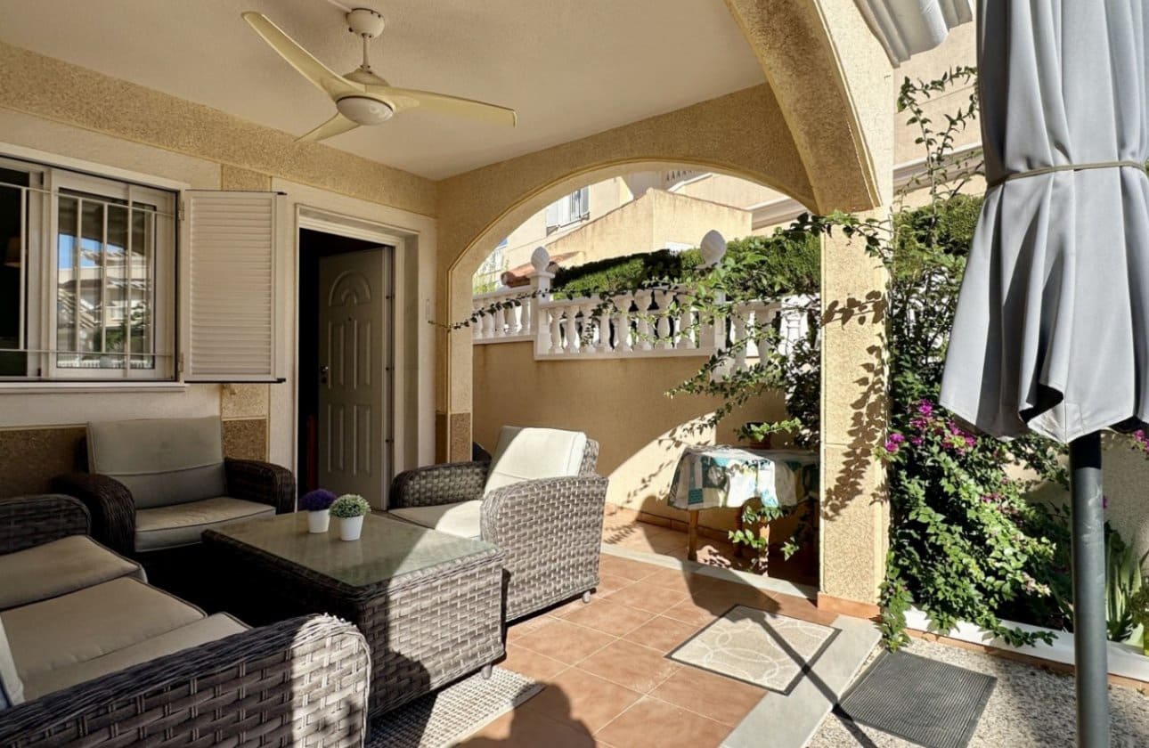 3 Zimmer Apartment zu verkaufen in Playa Flamenca mit Pool - 289.000 € (Ref: 9428985)