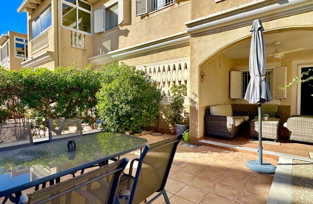 3 Zimmer Apartment zu verkaufen in Playa Flamenca mit Pool - 289.000 € (Ref: 9428985)