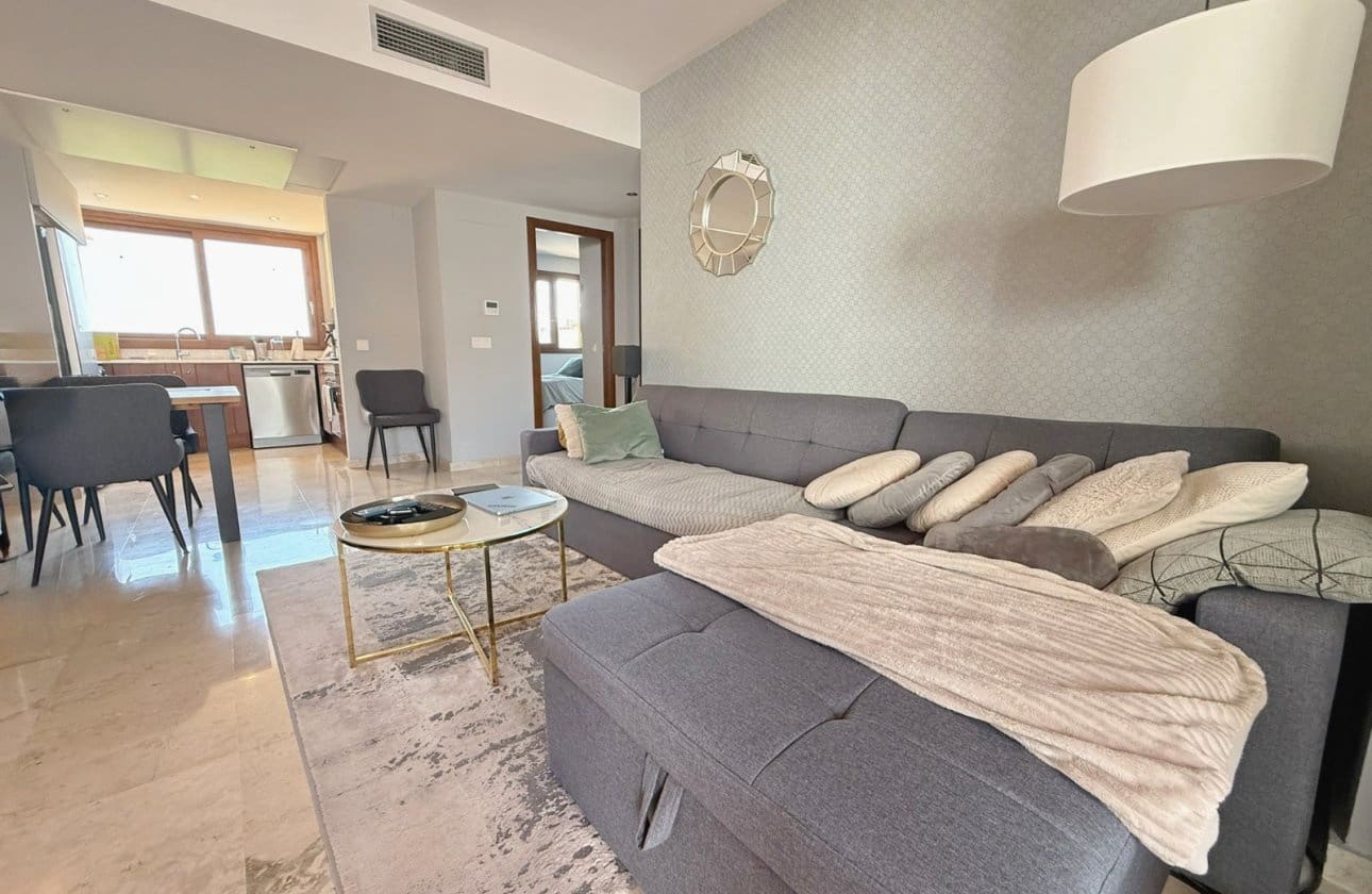 2 slaapkamer Penthouse te koop in Punta Prima met zwembad - € 297.000 (Ref: 9428986)