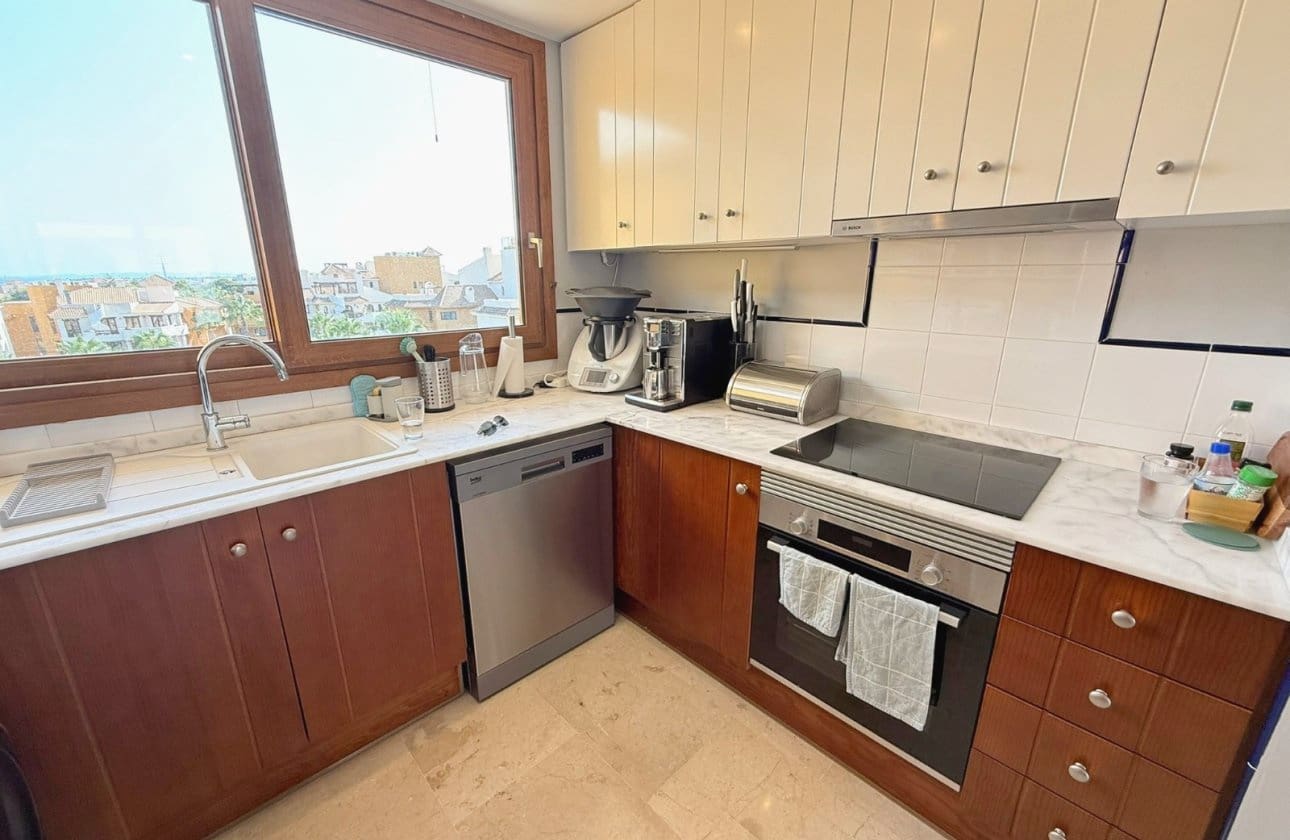 2 slaapkamer Penthouse te koop in Punta Prima met zwembad - € 297.000 (Ref: 9428986)