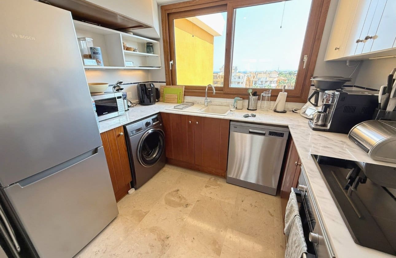 2 slaapkamer Penthouse te koop in Punta Prima met zwembad - € 297.000 (Ref: 9428986)