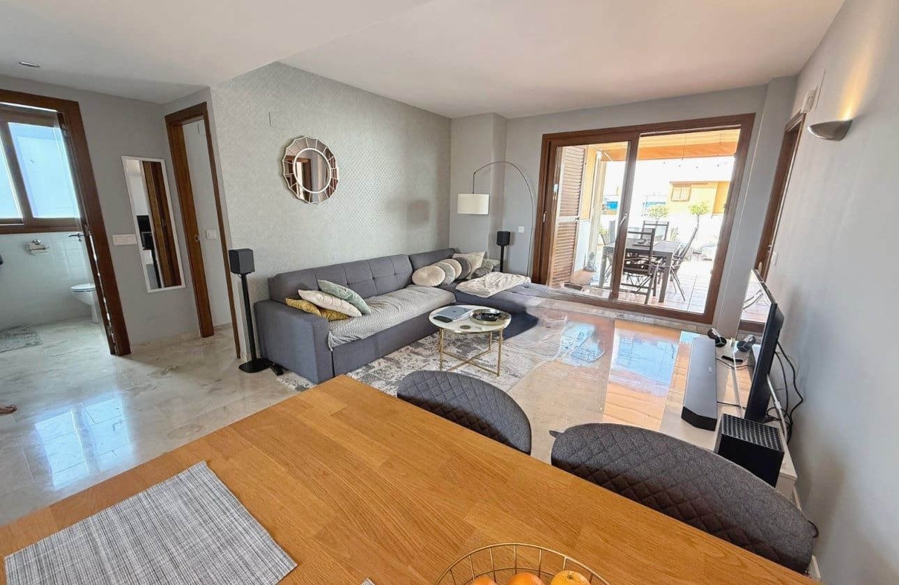 2 slaapkamer Penthouse te koop in Punta Prima met zwembad - € 297.000 (Ref: 9428986)