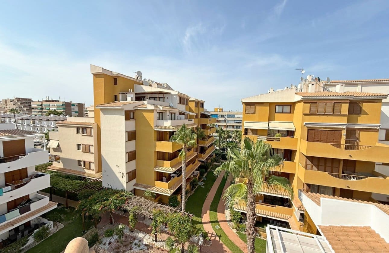 2 slaapkamer Penthouse te koop in Punta Prima met zwembad - € 297.000 (Ref: 9428986)