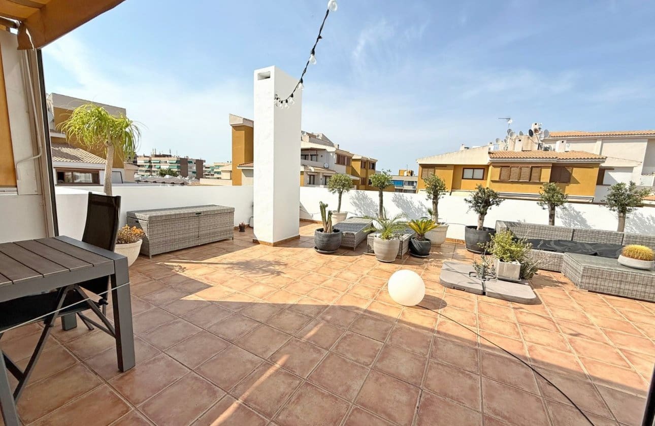 2 slaapkamer Penthouse te koop in Punta Prima met zwembad - € 297.000 (Ref: 9428986)