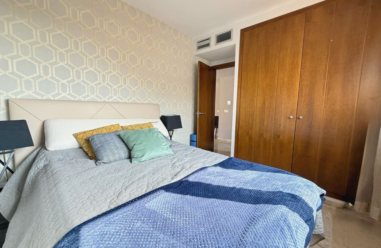 2 slaapkamer Penthouse te koop in Punta Prima met zwembad - € 297.000 (Ref: 9428986)