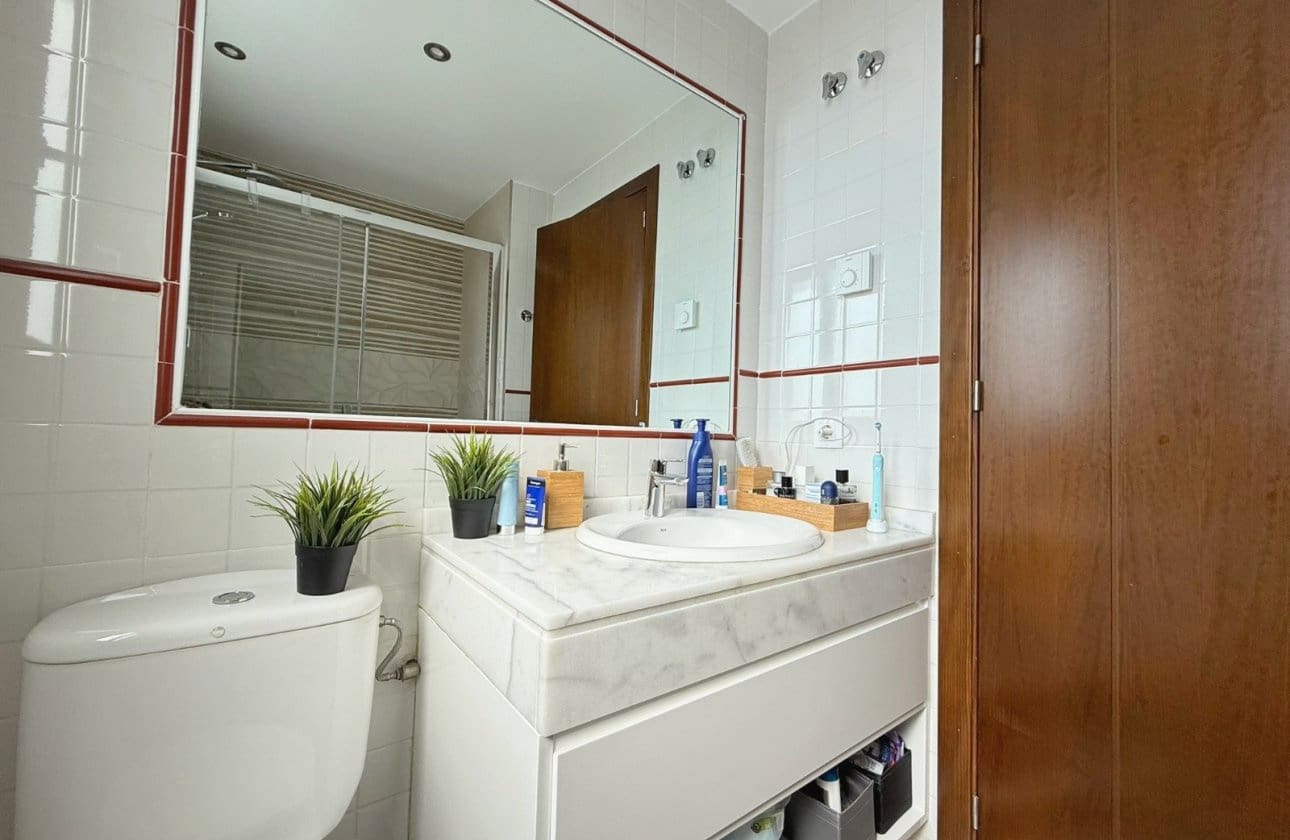 2 slaapkamer Penthouse te koop in Punta Prima met zwembad - € 297.000 (Ref: 9428986)