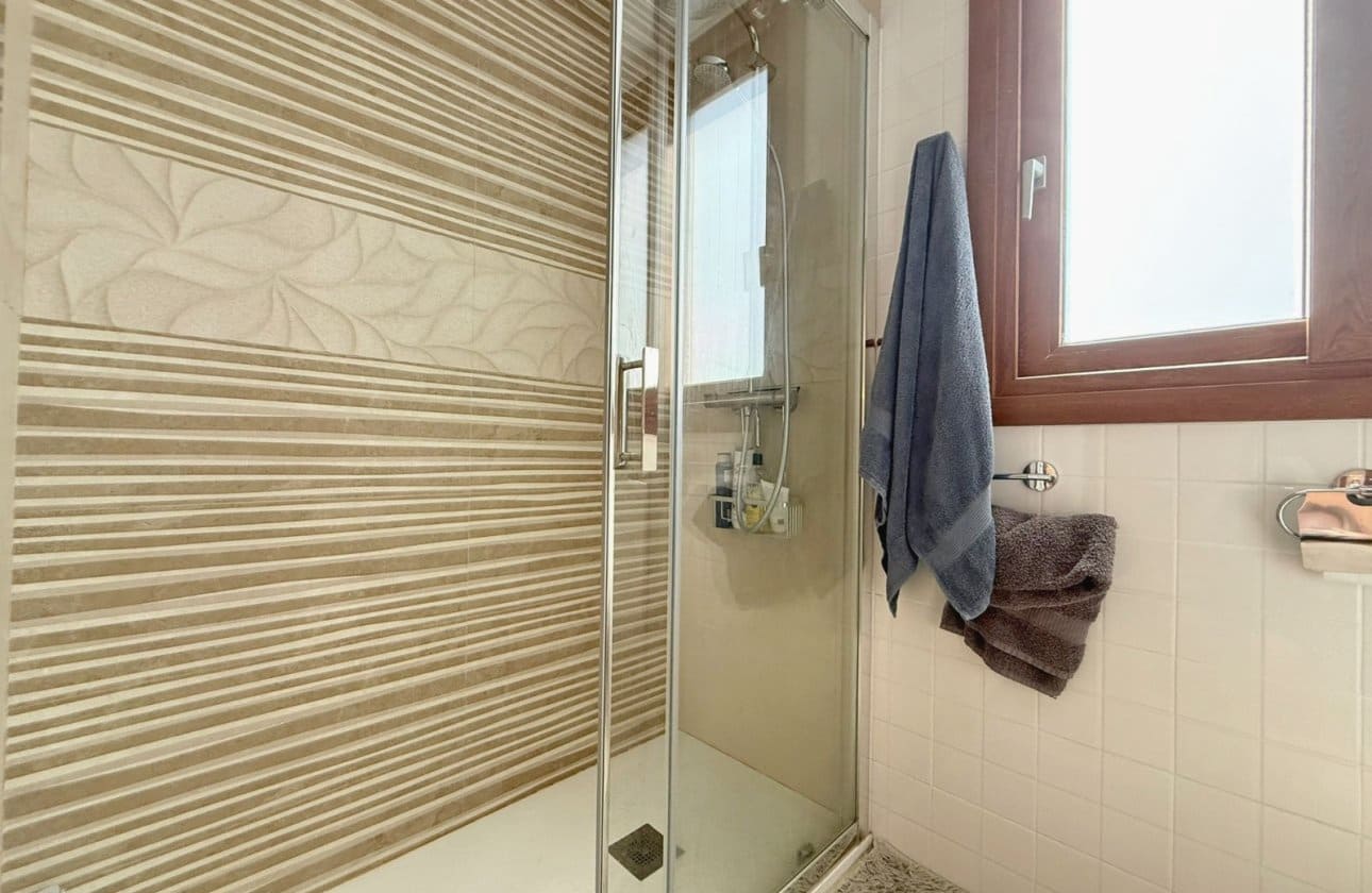 2 slaapkamer Penthouse te koop in Punta Prima met zwembad - € 297.000 (Ref: 9428986)