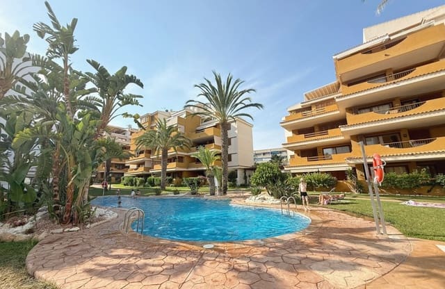 Ático de 2 habitaciones en Punta Prima, Torrevieja en venta con piscina - 297.000 € (Ref: 9428986)